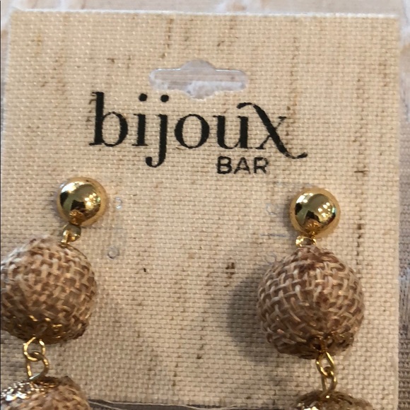 Beautiful neutral tone post drop earrings - Picture 3 of 6